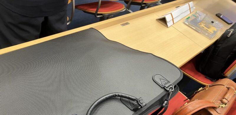 大阪経済大学の机の奥行き（一級建築士試験）