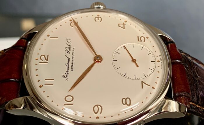 IWCポルトギーゼジュビリー筆記体ロゴ入りスモールセコンドの風防